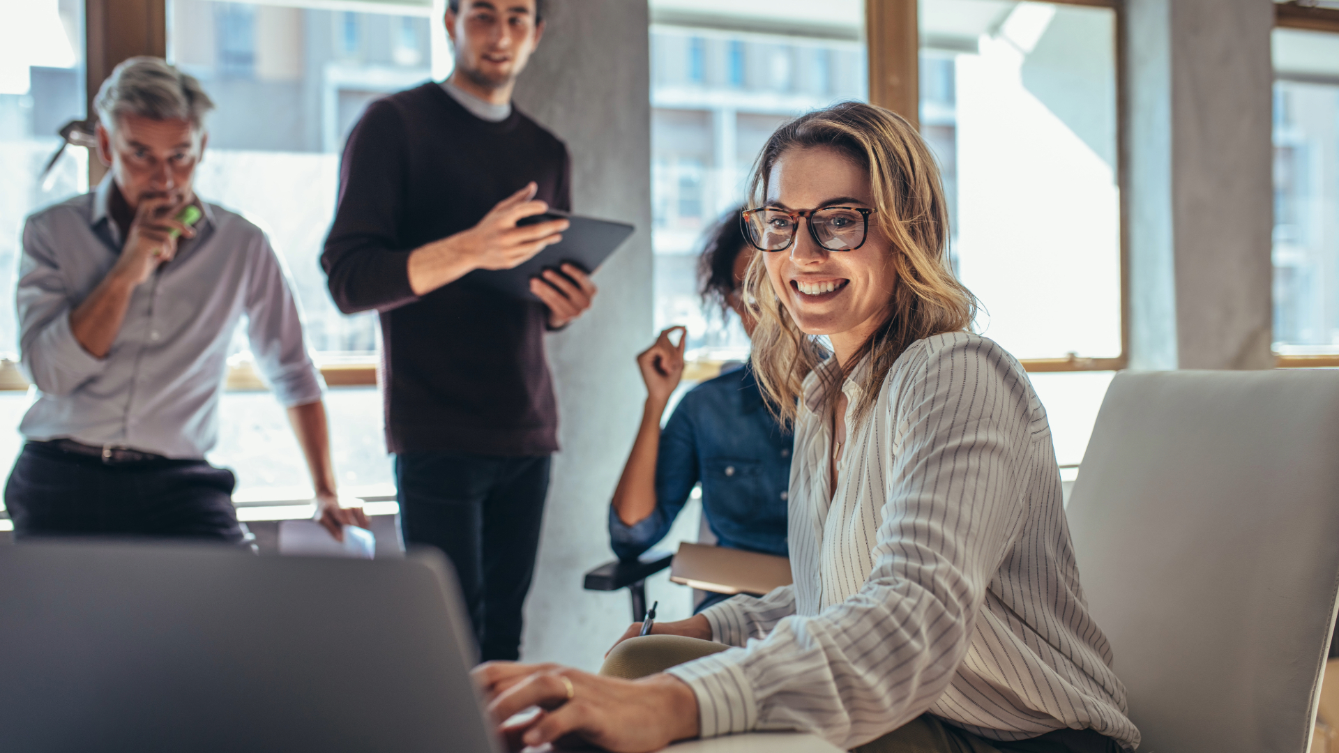 professional-woman-team-meeting-modern-office professional woman team meeting modern office